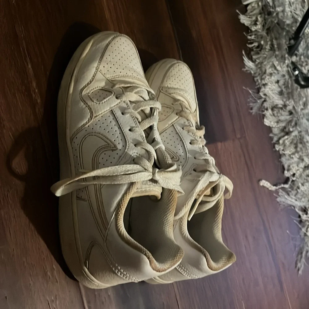 Nike - Picture 3 of 3